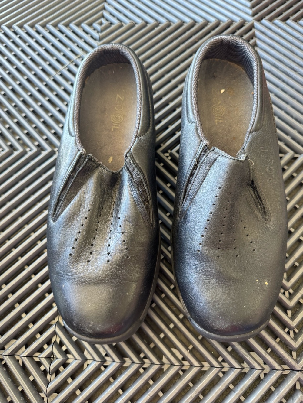Z-CoiL Women’s Taos Black Leather Comfort Clogs – Size 10